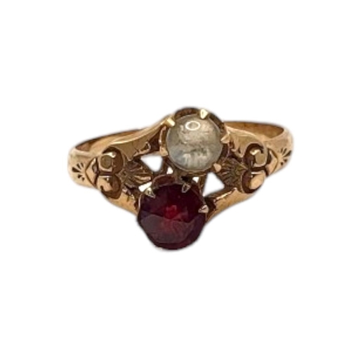 22 - AN EARLY 20TH CENTURY YELLOW METAL GARNET AND MOONSTONE RING
Having a round cut garnet and cabochon ... 