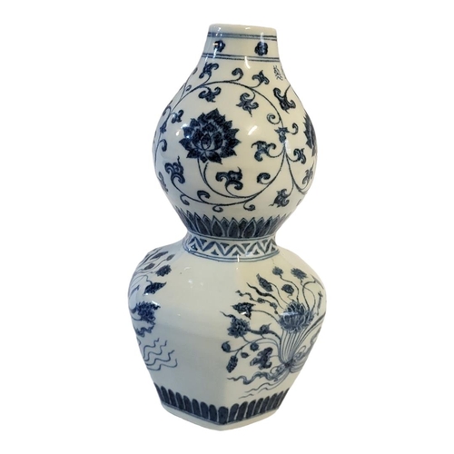 255 - A 19TH CENTURY CHINESE STYLE BLUE AND WHITE DOUBLE GOURD VASE
With lotus and vine decoration. 
(13cm... 