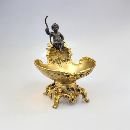 279 - AFTER E. PROVOST, A 19TH CENTURY STYLE GILT AND BRONZE CHERUB SALT
Figure perched in oyster shell ab... 