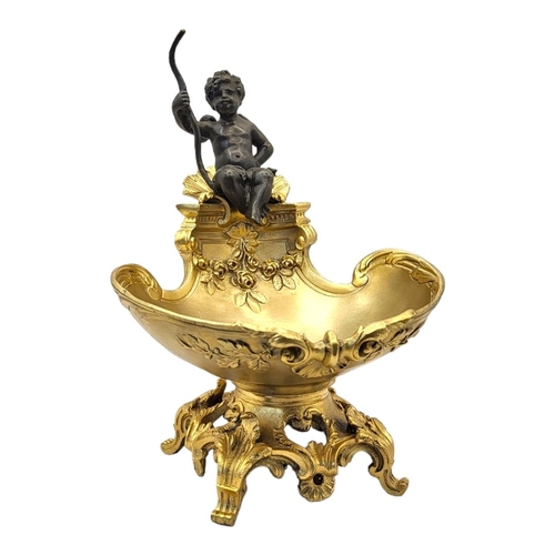 279 - AFTER E. PROVOST, A 19TH CENTURY STYLE GILT AND BRONZE CHERUB SALT
Figure perched in oyster shell ab... 