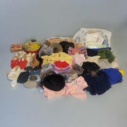 361 - A MIXED SELECTION OF EARLY 20TH CENTURY DOLLS ACCESSORIES 
Consisting of various part costumes, orig... 