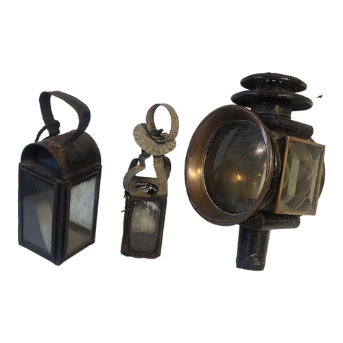 367 - AN EARLY VICTORIAN CARRIAGE LIGHT/LANTERN 
Based on brass and cast metal, along with two early 19th ... 