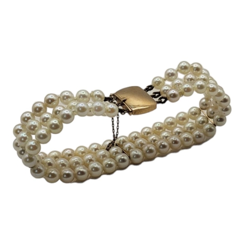 60 - A VINTAGE 14CT GOLD AND PEARL BRACELET
Three strands of pearls switch square 14ct gold clasp.
(appro... 