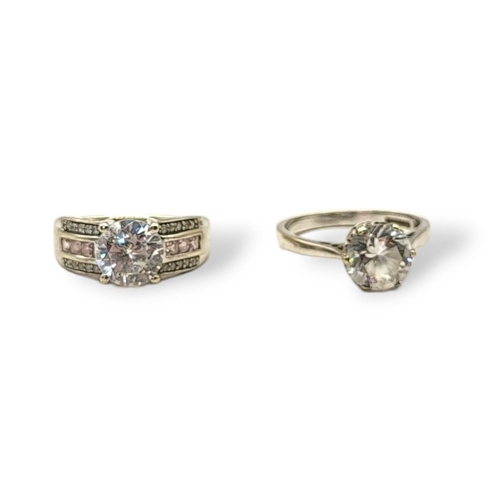 91 - A VINTAGE 14CT WHITE GOLD AND PASTE SET SOLITAIRE RING
Having a single round cut stone,together with... 