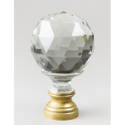 124 - A 19TH CENTURY FRENCH CRYSTAL NEWEL POST FINIAL.
(h 19.5cm)