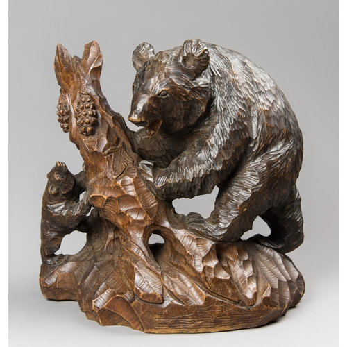 25 - A LARGE BLACK FOREST BEAR CARVING.
(h 43cm x w 43cm x d 23cm)