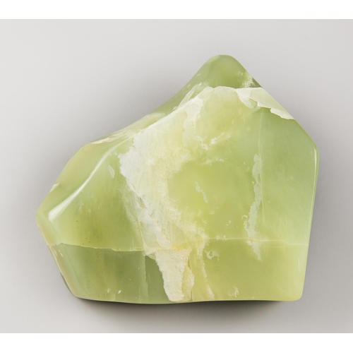 30 - A NEW JADE FREEFORM
1.8kg
(h 17.5cm x w 16cm x d 6cm)