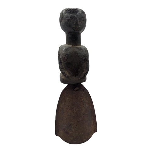 481 - AN AFRICAN CARVED WOODEN FIGURAL HANDBELL
Female figure with metal bell to base.
(approx 28cm)

Cond... 