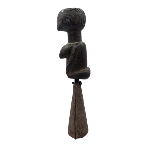 481 - AN AFRICAN CARVED WOODEN FIGURAL HANDBELL
Female figure with metal bell to base.
(approx 28cm)

Cond... 