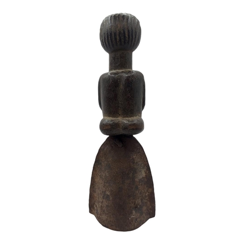 481 - AN AFRICAN CARVED WOODEN FIGURAL HANDBELL
Female figure with metal bell to base.
(approx 28cm)

Cond... 