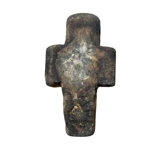 486 - A SOUTH AMERICAN CARVED STONE FIGURE
Square features and carved decoration.
(approx 9cm x 15cm)

Con... 