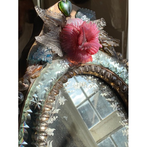 133 - A RARE LATE 19TH/EARLY 20TH CENTURY VENETIAN GLASS AND GILT WOOD FLOWER TABLE MIRROR.
(h 42cm x w 29... 