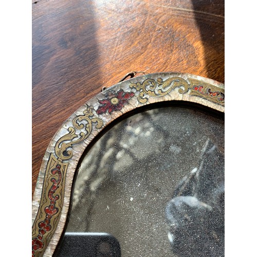 90 - AN 18TH/19TH CENTURY BOULLE DRESSING MIRROR.
The frame in brass and tortoiseshell marquetry on mothe... 