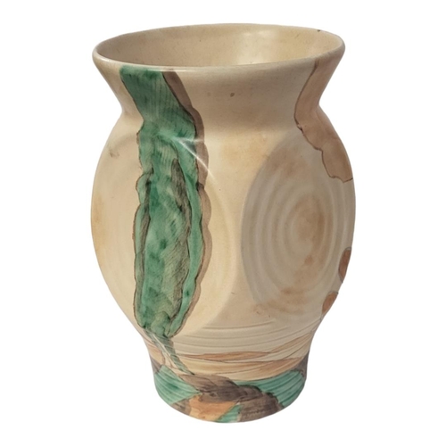 364 - BESWICK, A RARE WARE ART DECO PERIOD MODERNISTIC SHAPED VASE
Designed by Jim Hayward, Circa 1935 - 1... 