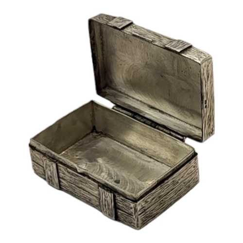 126 - A 20TH CENTURY CONTINENTAL SILVER RECTANGULAR PILL BOX
In oak chest design.
(approx 4cm)

Condition:... 