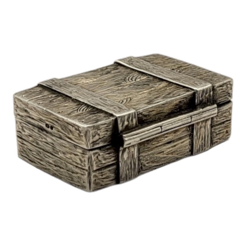 126 - A 20TH CENTURY CONTINENTAL SILVER RECTANGULAR PILL BOX
In oak chest design.
(approx 4cm)

Condition:... 