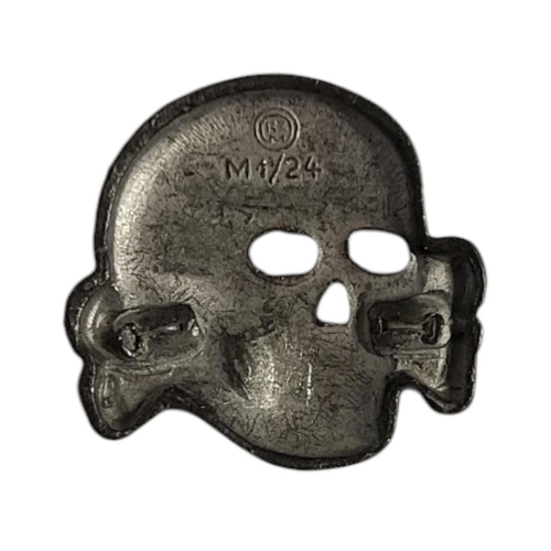 146 - A GERMAN SS VISOR CAP SKULL RZM M1/24.

Condition: good