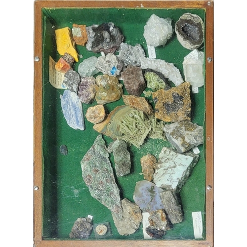 252 - A COLLECTION OF ROCK SPECIMENS
To include quartz and agate,together with a collection of perspex sta... 