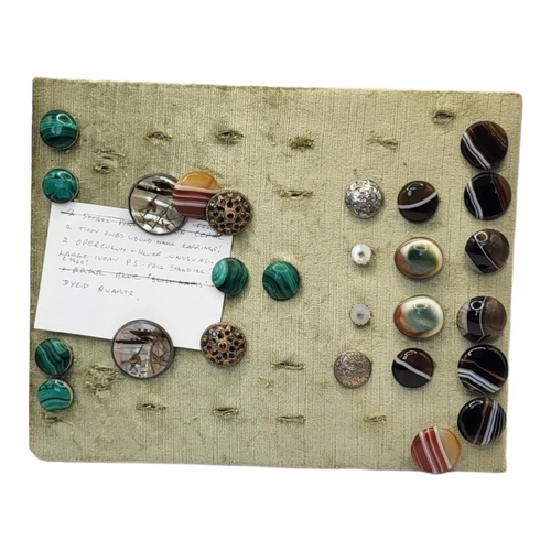 35 - A COLLECTION OF 19TH CENTURY BULLSEYE AGATE JEWELLERY
Various buttons, together with lapis lazuli, m... 