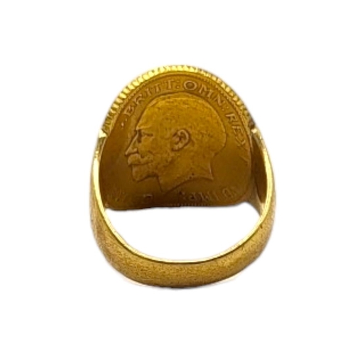 44 - AN EARLY 20TH CENTURY 22CT FULL SOVEREIGN RING, DATED 1912 
With King George V portrait and George a... 