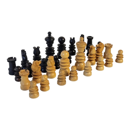 165 - A LATE VICTORIAN/EARLY EDWARDIAN EBONY AND BOXWOOD CHESS SET
In Old English pattern, retailed by Ben... 