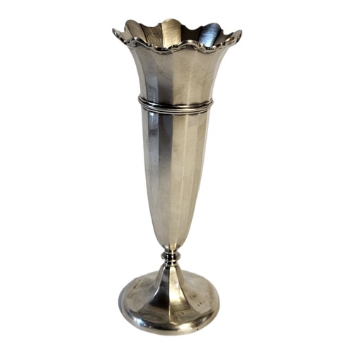 42 - AN EARLY 20TH CENTURY SILVER TRUMPET VASE
Having a scrolled flared rim with reeded design on circula... 