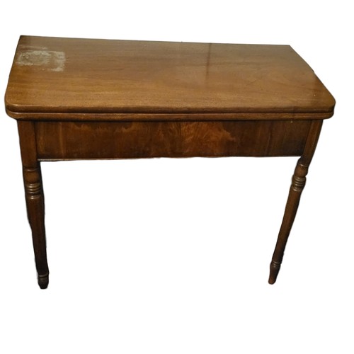 540 - A GEORGE III MAHOGANY FOLDOVER TEA TABLE
On ring turned tapering legs.
(104cm x 48cm x 76cm)

Condit... 