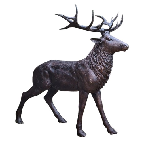 580 - A LIFE SIZE BRONZE STATUE OF A HIGHLAND STAG.
(length 180cm x h 240cm)

Condition: good throughout, ... 