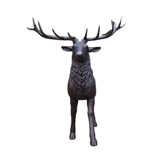 580 - A LIFE SIZE BRONZE STATUE OF A HIGHLAND STAG.
(length 180cm x h 240cm)

Condition: good throughout, ... 