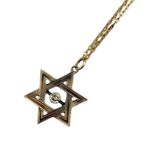 141 - AN EARLY 20TH CENTURY 9CT GOLD AND DIAMOND 'STAR OF DAVID' PENDANT
Having a central round cut diamon... 