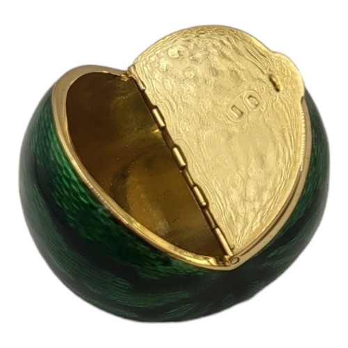 35A - A RARE AND UNUSUAL CONTINENTAL 18CT GOLD AND GUILLOCHE ENAMEL 'MELON' PILL BOX
Having a hinged compa... 