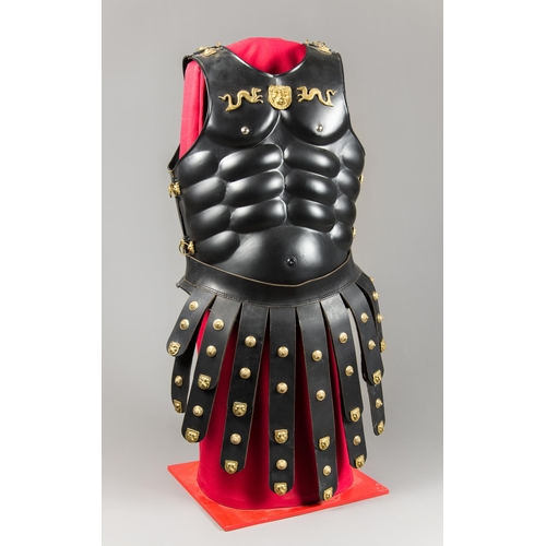 347 - AN EX-MUSEUM DISPLAY OF IMITATION ROMAN OR SPARTAN MUSCLE BODY ARMOR CUIRASS.
(h 100cm x w 42cm x d ... 