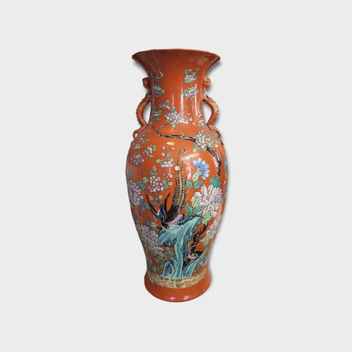 492 - A LARGE 19TH CENTURY CHINESE CORAL GLAZE PORCELAIN VASE
Having twin salamander handles with famille ... 