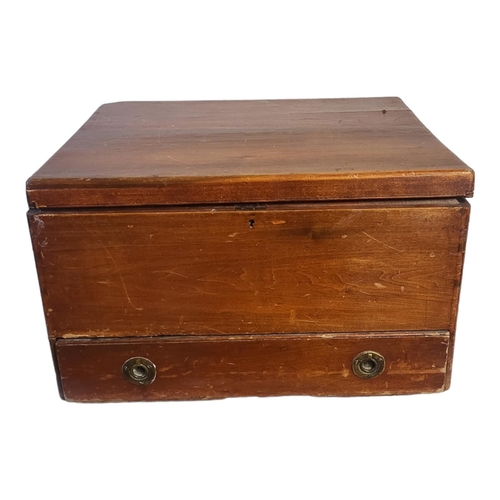 117 - DAY & SONS, AN EARLY 20TH CENTURY MAHOGANY CASED UNIVERSAL MEDICINE CHEST FOR DISORDERS OF HORSES, C... 