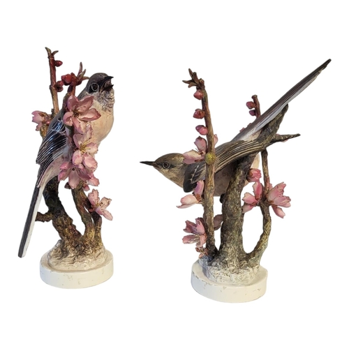 121 - DOROTHY DOUGHTY FOR ROYAL WORCESTER, A PAIR OF RARE MID 20TH CENTURY PORCELAIN MODELS OF MOCKINGBIRD... 