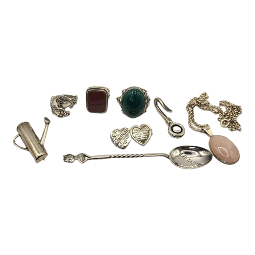 82 - A COLLECTION OF VINTAGE SILVER AND HARDSTONE JEWELLERY
To include two rings and a pink quartz pendan... 