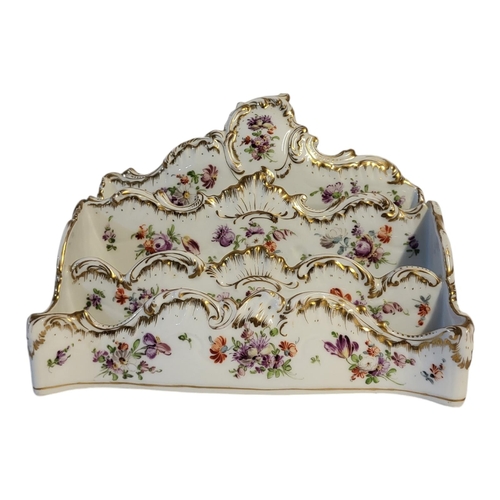 105 - A LATE 19TH CENTURY DRESDEN FACTORY HARD PASTE PORCELAIN LADIES’ LETTER RACK
Three section ladies’ t... 