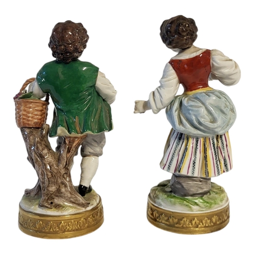 110 - A PAIR OF EARLY 20TH CENTURY RUDOLSTADT VOLKSTEDT OF THURINGIA HARD PASTE PORCELAIN FIGURES OF A GAR... 