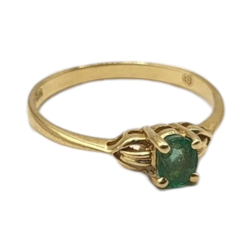 89 - A VINTAGE 14CT GOLD AND EMERALD SOLITAIRE RING
The single oval cut stone in a plain design.
(emerald... 