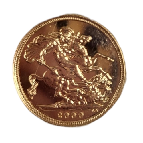 111 - A 22CT GOLD FULL SOVEREIGN COIN, DATED 2000 
With King George and Dragon to reverse, in a protective... 