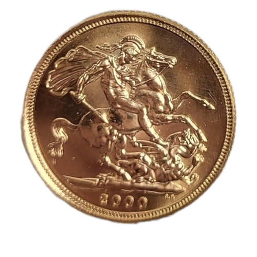 112 - A 22CT GOLD FULL SOVEREIGN COIN, DATED 2000 
With King George and Dragon to reverse, in a protective... 