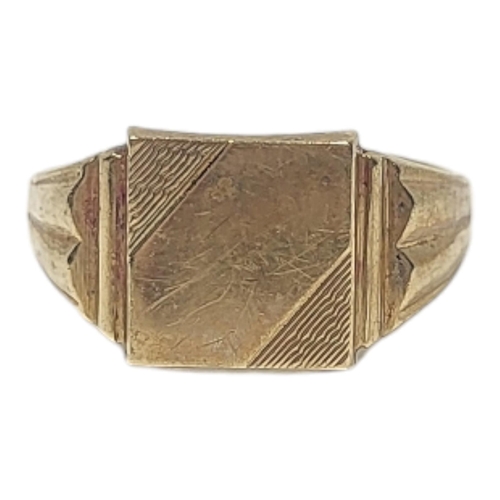 126 - AN EARLY 20TH CENTURY 9CT GOLD GENT’S SIGNET RING
Having engraved decoration.
(size V)

Condition: g... 