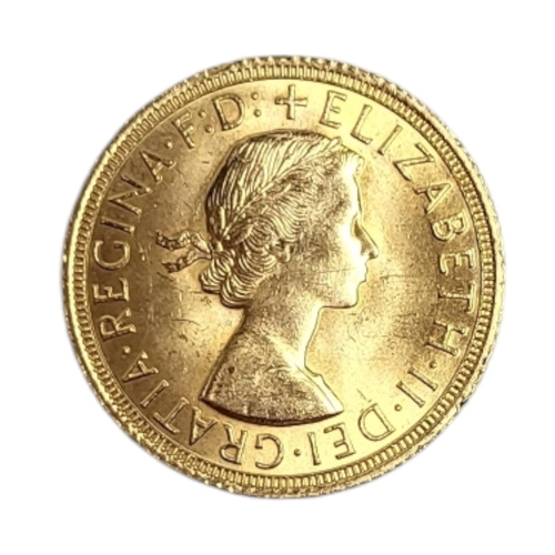 174 - A 20TH CENTURY 22CT GOLD FULL SOVEREIGN COIN, DATED 1962 
With King George and Dragon to reverse.

C... 