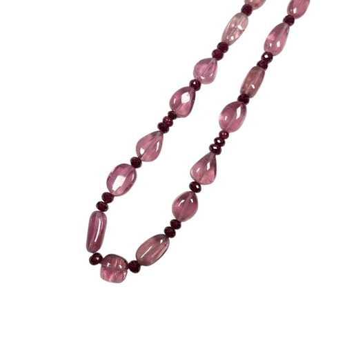 34 - A PINK TOURMALINE AND RUBY NECKLACE
Oval cut tourmaline with ruby bead links, on silver clasp.
(appr... 