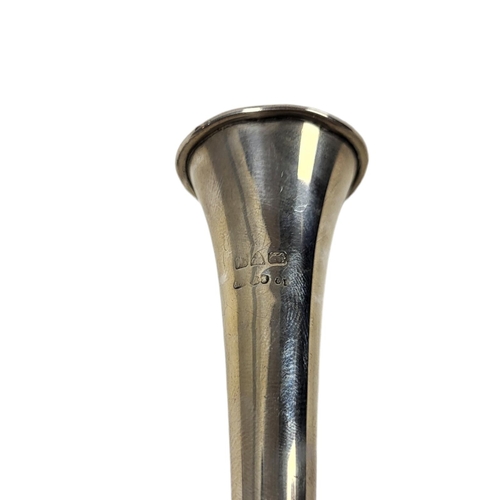 40 - SAMPSON MORDAN, AN EARLY 20TH CENTURY SILVER HUNTING HORN
Hallmarked Chester, 1912.
(approx 30cm)

C... 