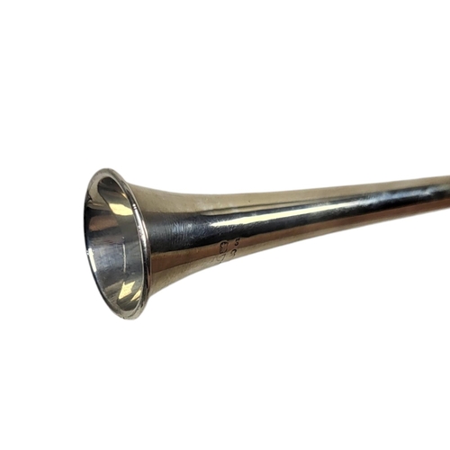 40 - SAMPSON MORDAN, AN EARLY 20TH CENTURY SILVER HUNTING HORN
Hallmarked Chester, 1912.
(approx 30cm)

C... 