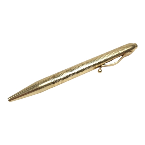 47 - AN EARLY 20TH CENTURY 14CT GOLD PROPELLING PENCIL
Having a textured design and clasp.
(approx 10cm)
... 