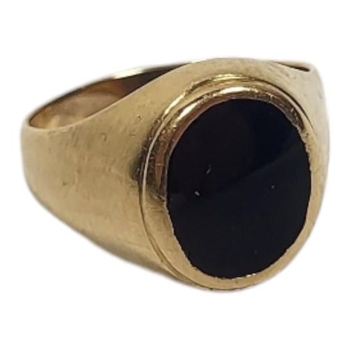 5 - A VINTAGE 18CT GOLD AND BLACK ONYX GENT’S SIGNET RING
Set with an oval cut onyx stone in plain mount... 