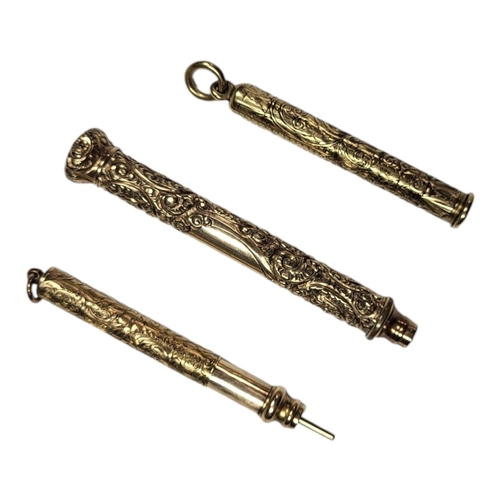 61 - A COLLECTION OF THREE YELLOW METAL PROPELLING PENCILS
Having fine engraved decoration.
(approx 7cm)
... 