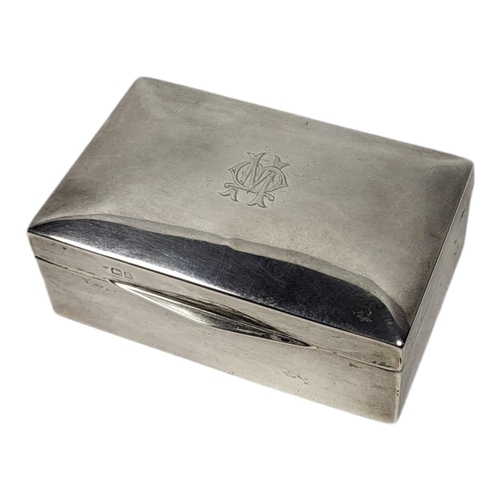 AN EARLY 20TH CENTURY SILVER SNUFF BOX Rectangular form, with dome top ...
